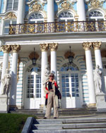 Побывать в Пушкине и не побродить по паркам Екатерининского дворца, не полюбоваться "каменными палатами о 16 светлицах" сродни невежеству