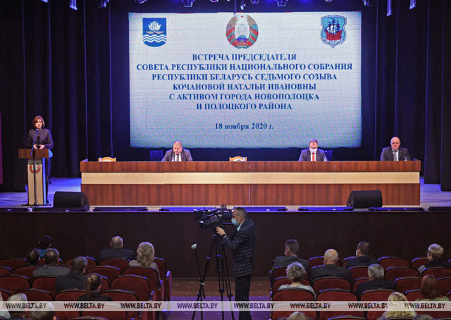 В Новополоцке прошло выездное заседание научно-консультативного совета при Президиуме Совета Республики Национального собрания Беларуси. Эксперты под председательством спикера верхней палаты Натальи Кочановой обсудили перспективы развития инновационно-промышленного Новополоцкого нефтехимического кластера. Фото Александра Хитрова (БЕЛТА)