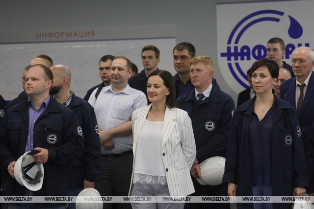 Представители трудового коллектива &laquo;Нафтана&raquo;. Фото Александра Хитрова, БЕЛТА