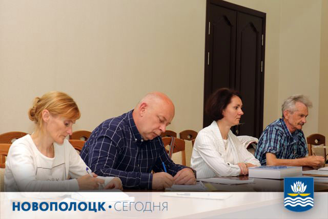 Всю поступающую информацию рабочая группа по увековечению памяти внимательно изучает и проверяет. фото Анастасии Григоренко, "Новополоцк сегодня"