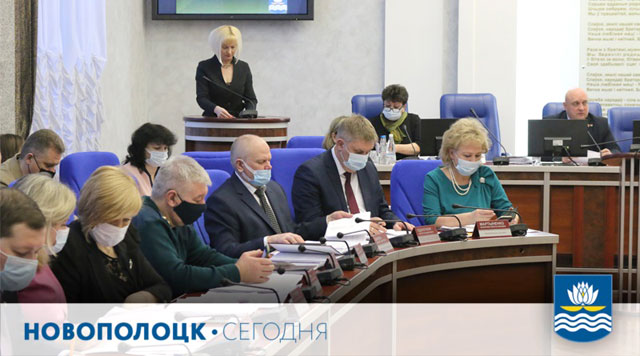 На снимке: Докладывает начальник управления экономики исполкома Оксана Казак. Фото: Олеся Усовская, "Новополок сегодня"